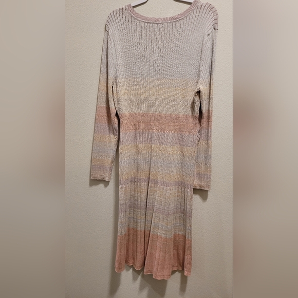 Elegant Pink and Cream Knit Dress - Picture 6 of 6